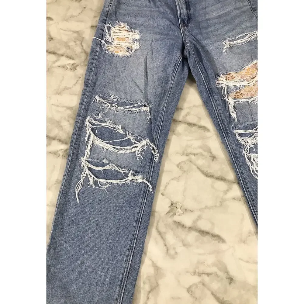 Amerian Eagle High Waisted Mom Strigid Floral Patchwork Jeans 4 regular Distres